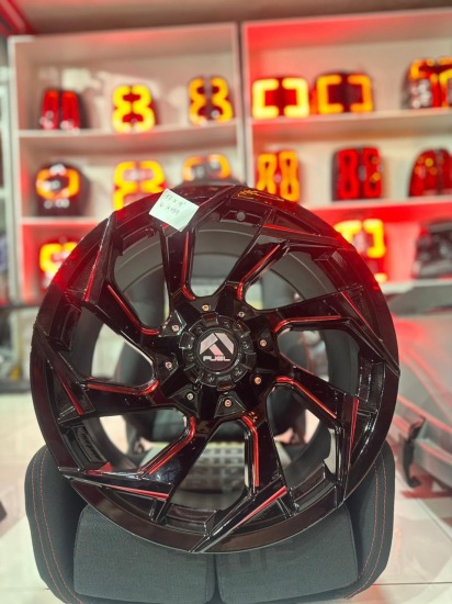 LLANTA DE CAMIONETA NEGRO CON ROJO EXCLUSIVO 6X139 ARO 17