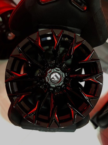 LLANTA EXCLUSIVO FUEL DETALLES ROJO ARO 17 6X139